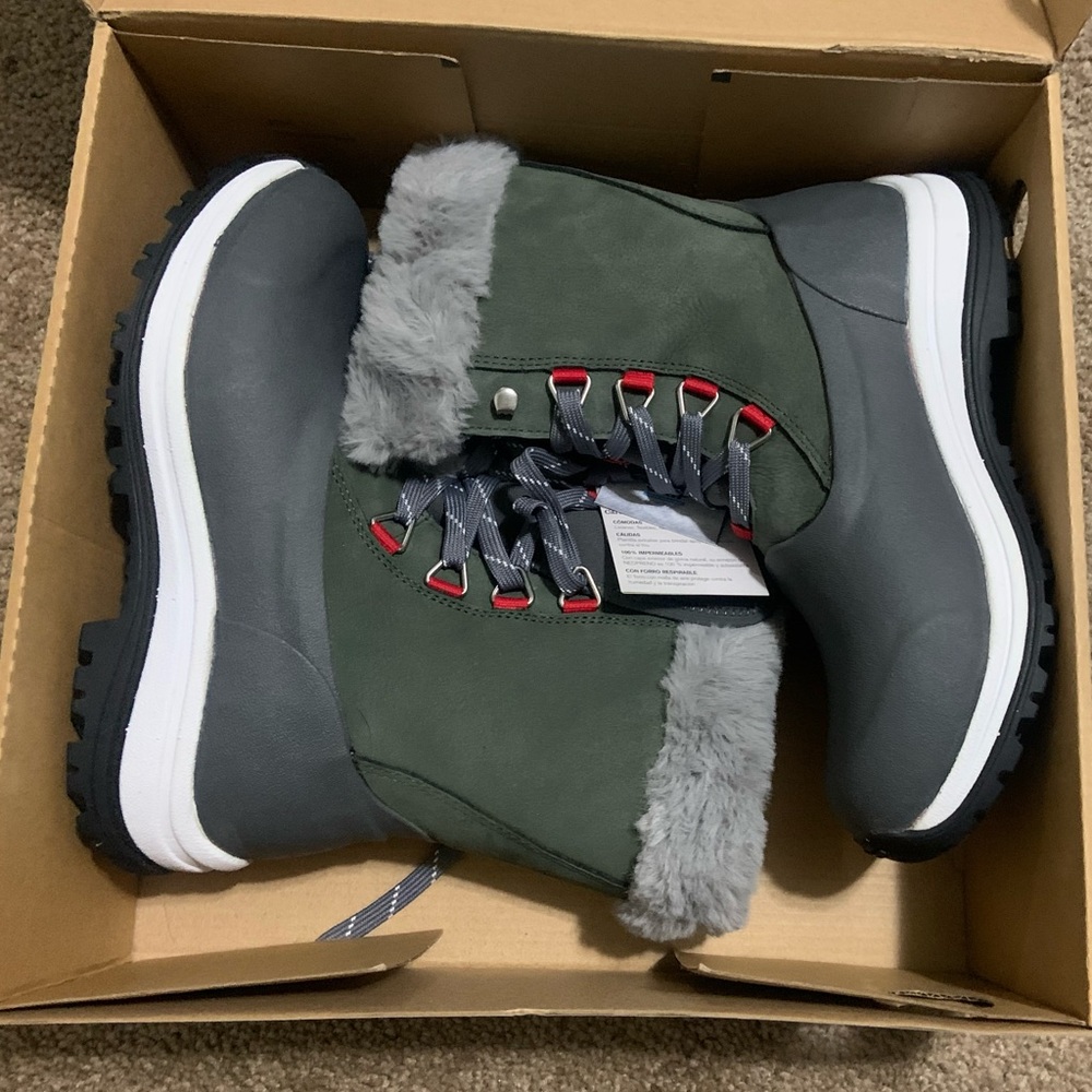 NWT womens muck boots